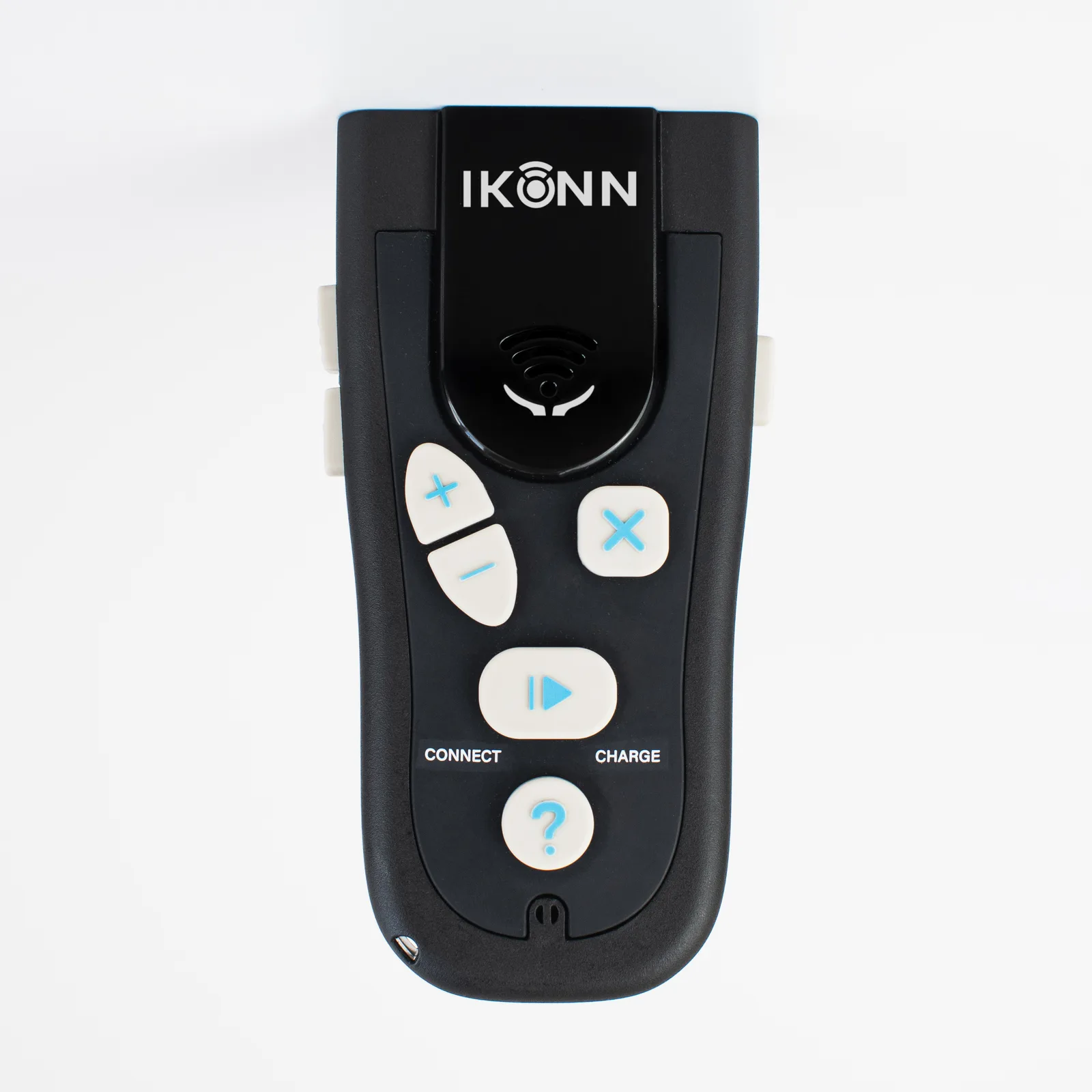 وحدة تحكم IKONN من الأمام، ستة أزرار كريمية برموز زرقاء على علبة سوداء